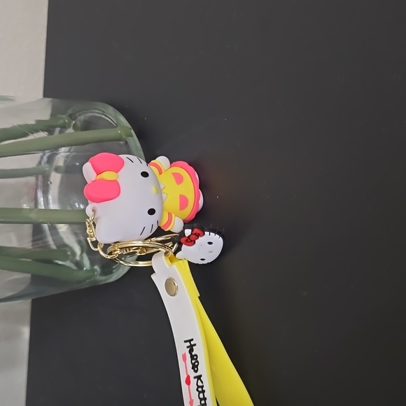 Hello Kitty Keychain - Picture 3 of 3